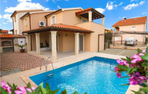 Stunning home in Fazana w/ Outdoor swimming pool and 4 Bedrooms